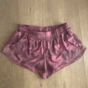 Lululemon 2.5’ Hotty Hot Shorts